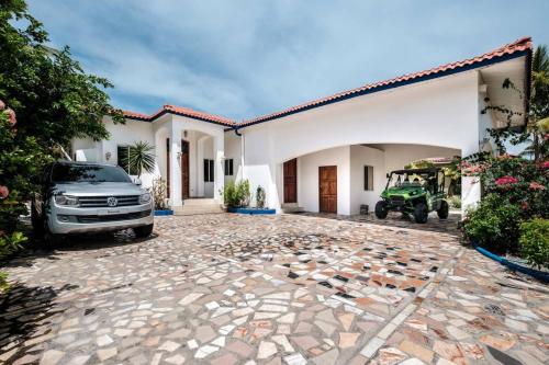 Esterno, Luxury Beachfront House with Pool in Palo Grande