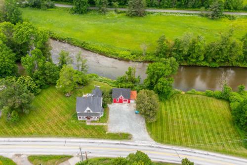 Woodbridge Inn Bed & Breakfast - image 3