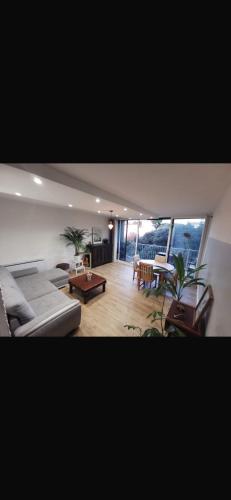 Chambre chez nous! Au calme, Montolivet proche metro in Saint-Just