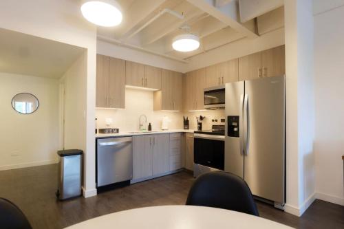 Above The Roots - Sophisticated 1BD Retreat in 華盛頓
