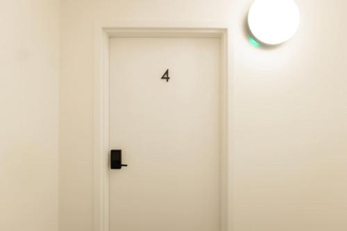 Above The Roots - Classy 1BD Escape in 華盛頓