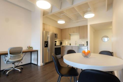 Above The Roots - Stylish 1BD on the Square in 華盛頓