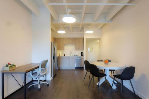 Above The Roots - Stylish 1BD on the Square in 華盛頓