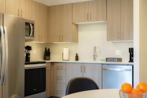 Above The Roots - Stylish 1BD on the Square in 華盛頓