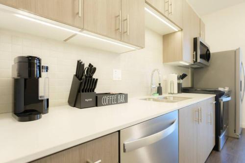 Above The Roots - Elegant and Bright Studio Stay in 華盛頓