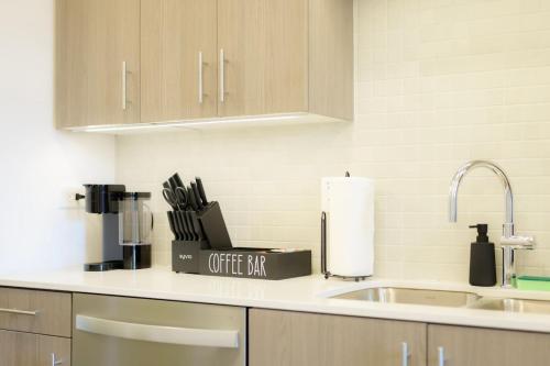 Above The Roots - Elegant and Bright Studio Stay in 華盛頓