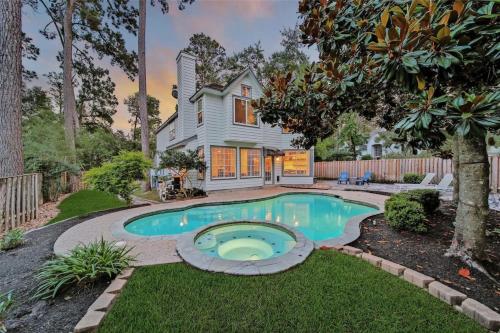 The Woodlands Gem with Pool and Spa
