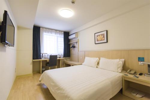 Jinjiang Inn Yancheng South Jiefang Road Stop at Jinjiang Inn Yancheng South Jiefang Road to discover the wonders of Yancheng. Both business travelers and tourists can enjoy the hotels facilities and services. Service-minded staff will welc