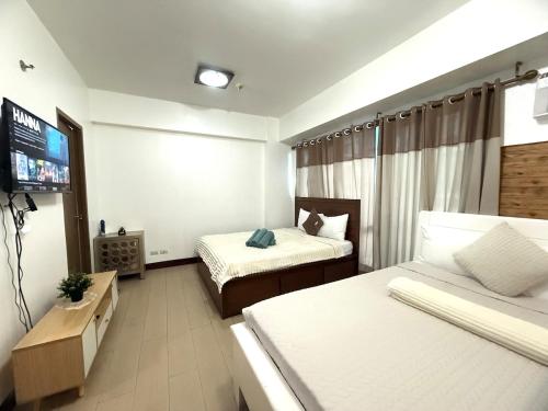 Kyedenz Unit -Two Palm Tree Villas Newport Naia T3, Manila