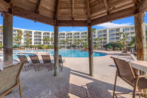 Fun In The Sun! Crescent at Miramar - Gulf Front+Beach Chairs