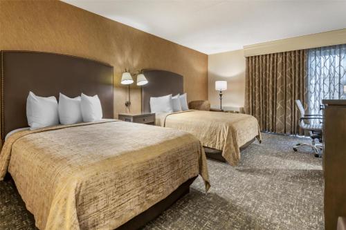 Double Room with Two Double Beds with Pool Access - Non smoking image 3
