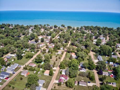 Lake Huron Getaway by arc Vacation Rentals - image 2