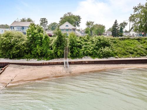 Lake Huron Getaway by arc Vacation Rentals - image 6
