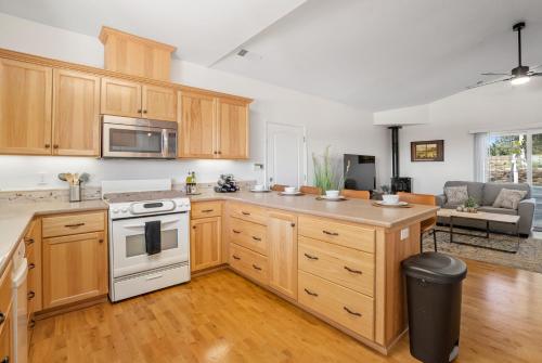 Kitchen, Mira Vista Guest House in Buena Vista