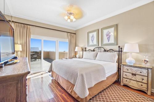 Dive into Paradise at Beach Manor! Pool & Beach Just a Shell's Throw Away, Destin