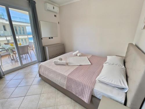 One-Bedroom Apartment with Sea View and Balcony image 2