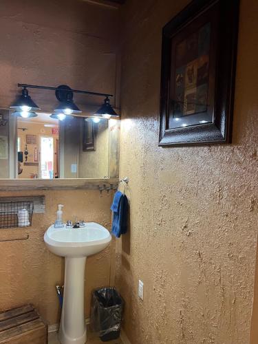 Acorn Hideaways Canton Rustic Old West Frontier Suite in Canton, USA