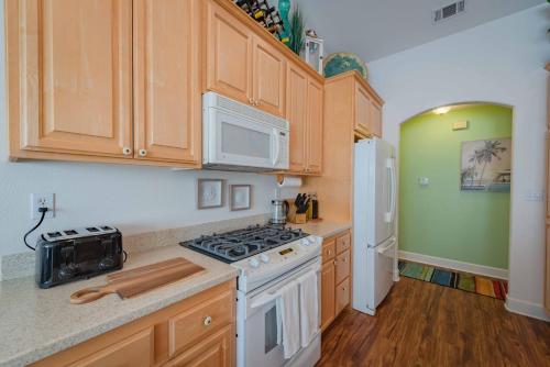 ห้องครัว, Seabreeze Bungalow in โกรเวอร์ บีช (CA)