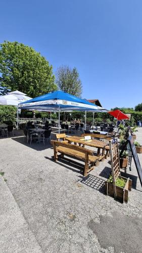 Garden, Wirtin z Atzersdorf in Wesenufer