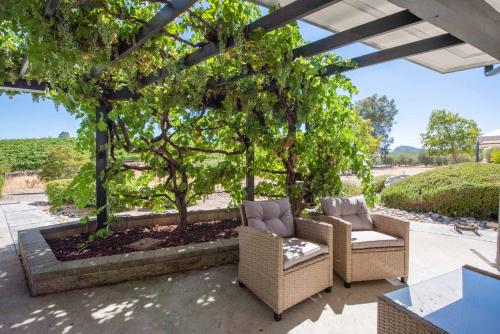 Фасада на хотела, Olive Ranch House in Wellsona