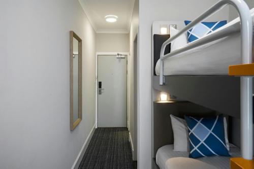 2 twin beds, 1 bunk bed