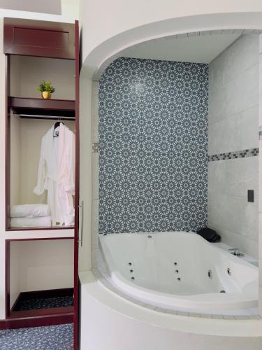 Hotel Margarita Room Type - Deluxe Suite with Spa Bath