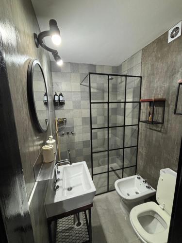 One-Bedroom Apartment image 4