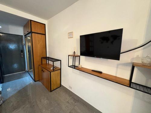 One-Bedroom Apartment image 3