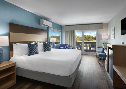 Shem Creek Inn - image 11