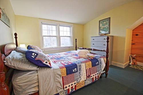 Two Bedroom Loft Cottage - image 9
