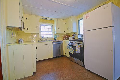Two Bedroom Loft Cottage - image 7