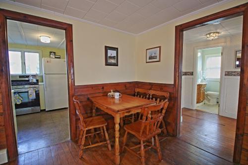 Two Bedroom Loft Cottage - image 12