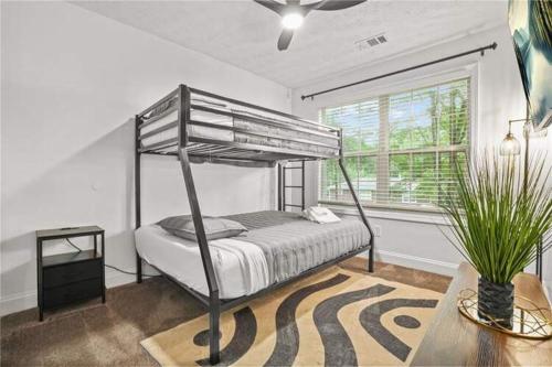 Modern 4BD,2BA Townhome near Stadiums in Metro-ATL in Knight Park-Howell Station