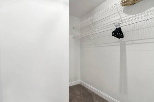 Modern 4BD,2BA Townhome near Stadiums in Metro-ATL in Knight Park-Howell Station