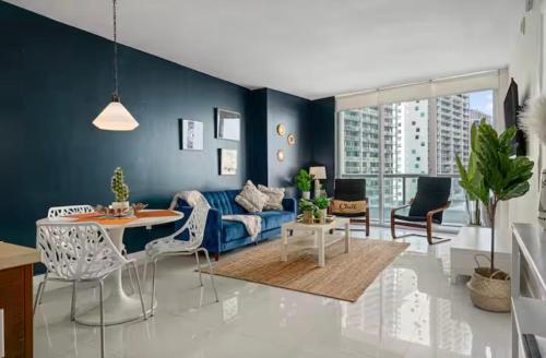 Modern Icon Brickell Condo by Palermo Home Miami, Miami