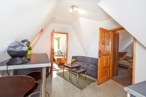 Apartamenty i Pokoje Gościnne DZIEDZIC Józef – Poronin, IA