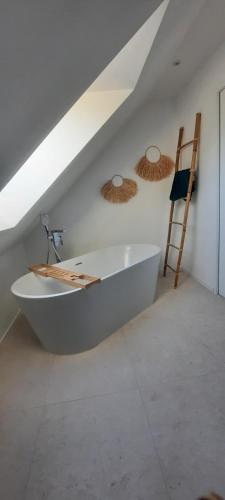 Chambre spacieuse avec piscine privative - Quintin