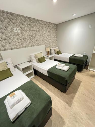 3 twin beds