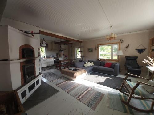 Rooms in a big wooden home, homestay in Muonio