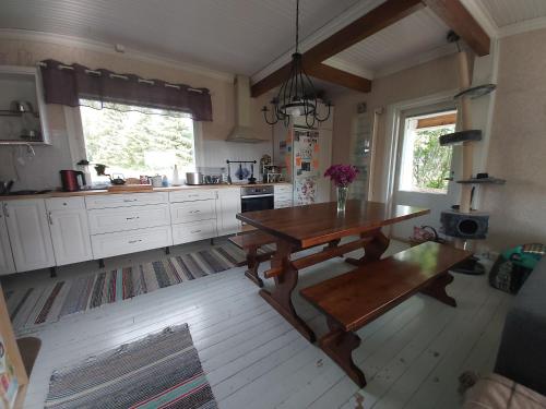 Rooms in a big wooden home, homestay in Muonio