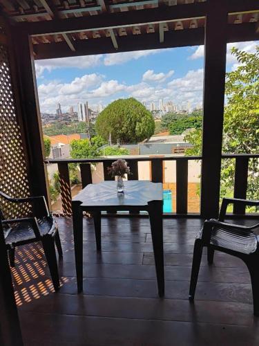 Suites Quartos Lindos Sobrado com Piscina no Centro in แคมโป แกรนด์