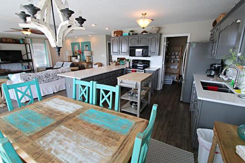 Facilities, Pelican's Rest Beach House in Fort Morgan