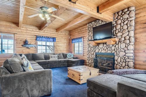 6 Bedroom Cabin by Xquisite Rentals in Woodland (UT)