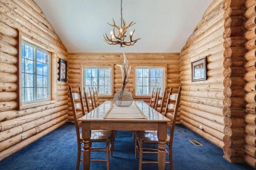 6 Bedroom Cabin by Xquisite Rentals in Woodland (UT)