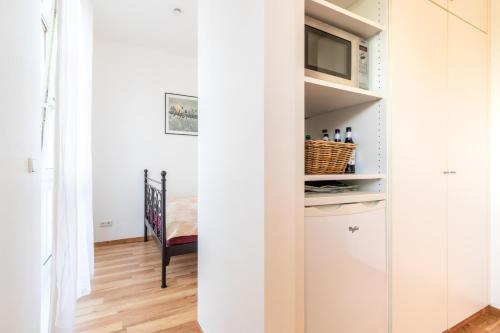 Privates Apartment mit Bad, Küche, Sofa & Balkon, Frankfurt/Main (photo 6)