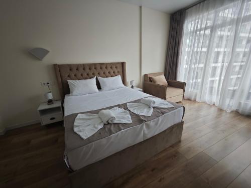 Bright Flat with Courtyard Pool, Itʼkhvisi (Foto 2)