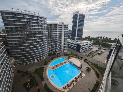 Bright Flat with Courtyard Pool, Itʼkhvisi (Foto 8)