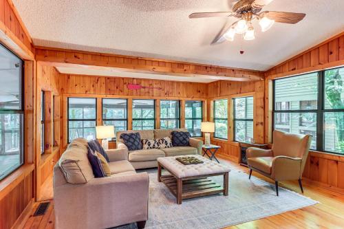 Cartecay River Retreat w/ Yard & Screened Porch! in East Ellijay (GA)