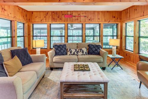 Cartecay River Retreat w/ Yard & Screened Porch! in East Ellijay (GA)