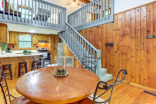 Cartecay River Retreat w/ Yard & Screened Porch! in East Ellijay (GA)